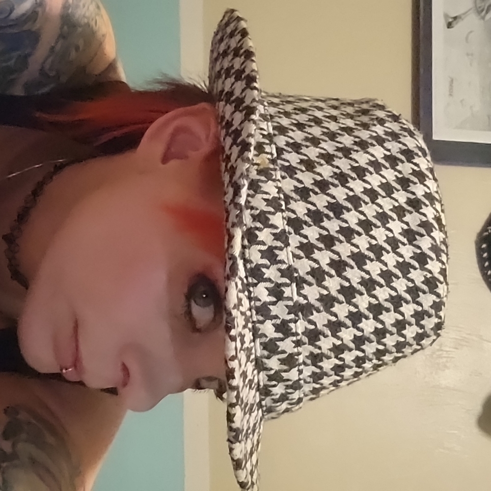 Hat - Picture 3 of 4